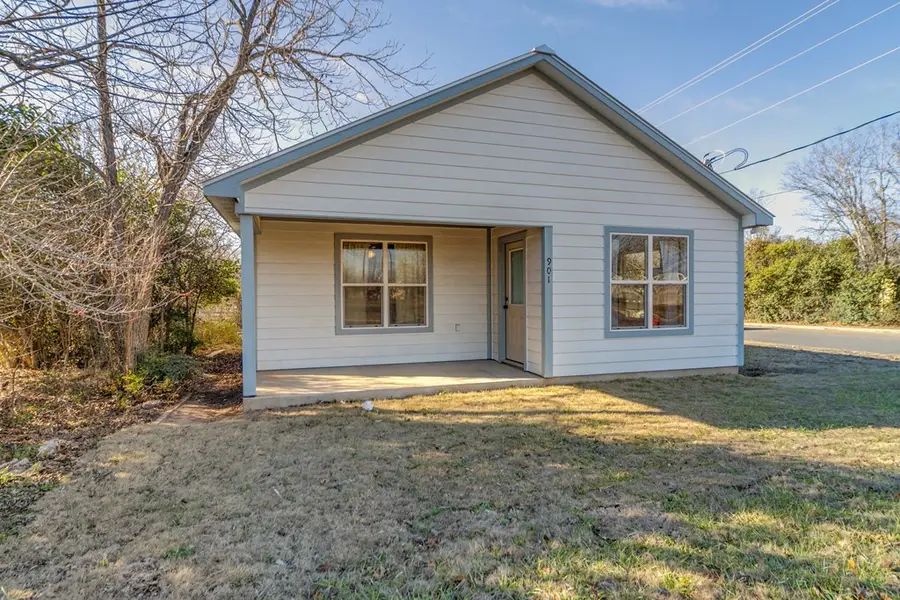 901 Bell St, Fredericksburg, TX 78624 - Image #2