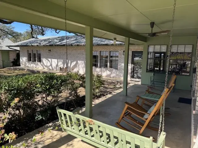 106 S Cherry St, Fredericksburg, TX 78624 - Image #2
