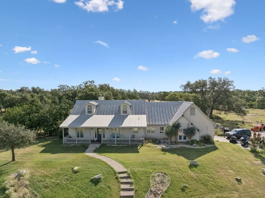 817 Usener Rd, Fredericksburg, TX 78624 - Image #2