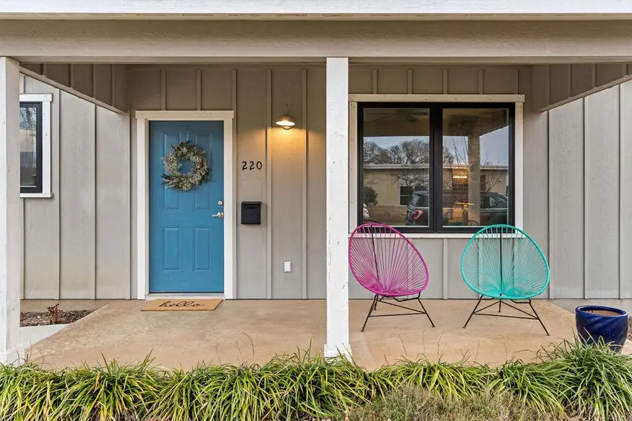 220 W College St, Fredericksburg, TX 78624 - #2