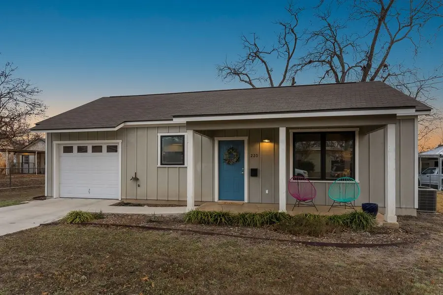 220 W College St, Fredericksburg, TX 78624 - #3