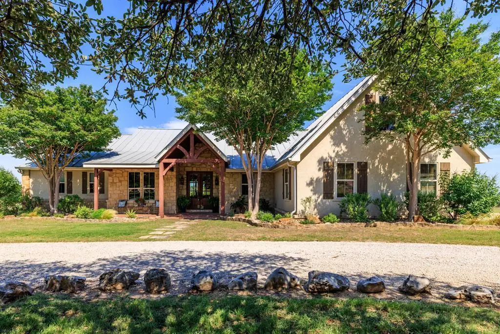 372 E Distant View Dr, Fredericksburg, TX 78624 - Image #1