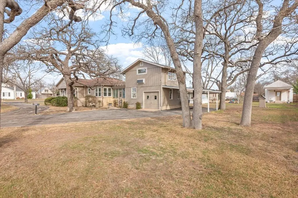 707 N Milam St, Fredericksburg, TX 78624 - Image #1