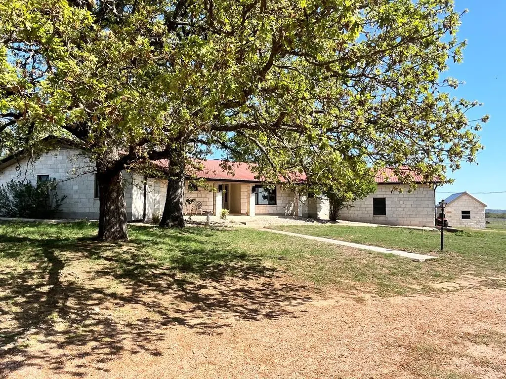 496 Vic Lane, Fredericksburg, TX 78624 - Image #1