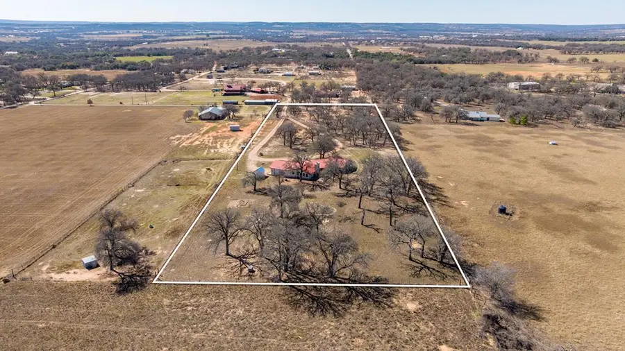 496 Vic Lane, Fredericksburg, TX 78624 - Image #2