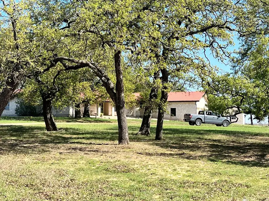 496 Vic Lane, Fredericksburg, TX 78624 - Image #3