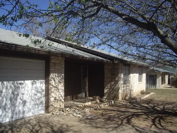 206 W Glenmoor Dr, Fredericksburg, TX 78624