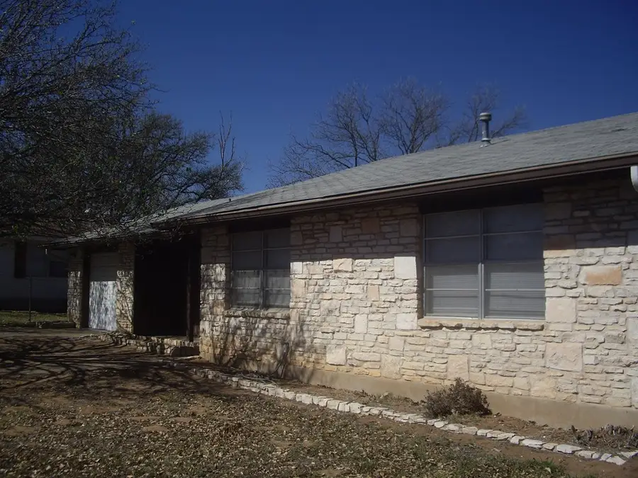 206 W Glenmoor Dr, Fredericksburg, TX 78624 - Image #2