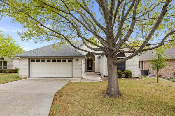 130 W Creekview Dr, Fredericksburg, TX 78624