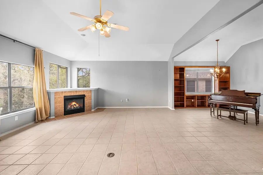 130 W Creekview Dr, Fredericksburg, TX 78624 - #3