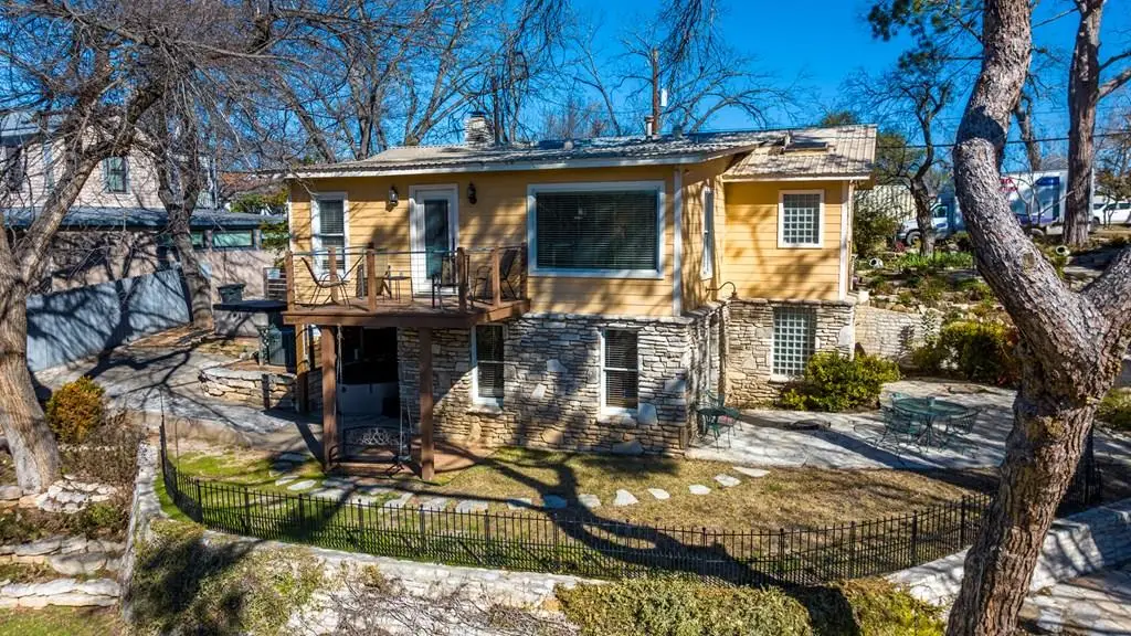 105 E Creek St, Fredericksburg, TX 78624 - #1