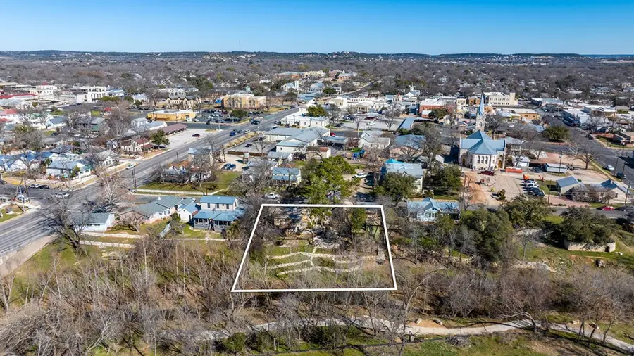 105 E Creek St, Fredericksburg, TX 78624 - #3