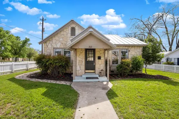 311 E Centre St, Fredericksburg, TX 78624