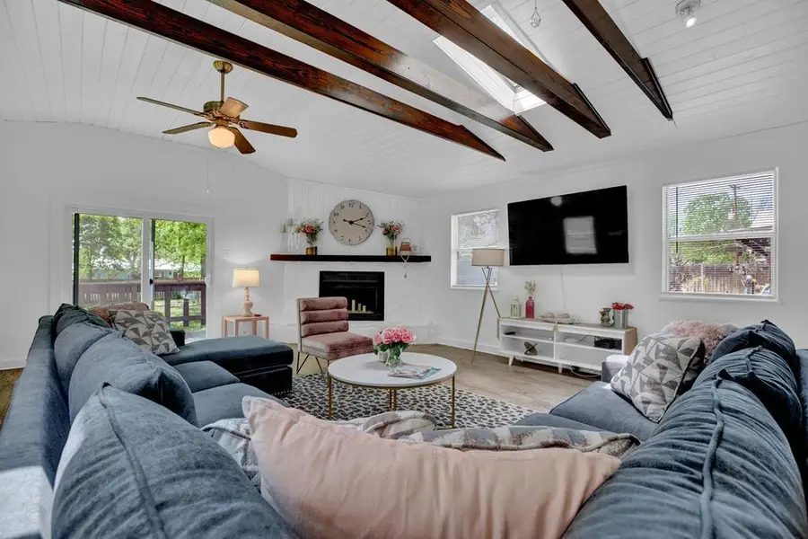 209 W Mulberry St, Fredericksburg, TX 78624 - Image #3