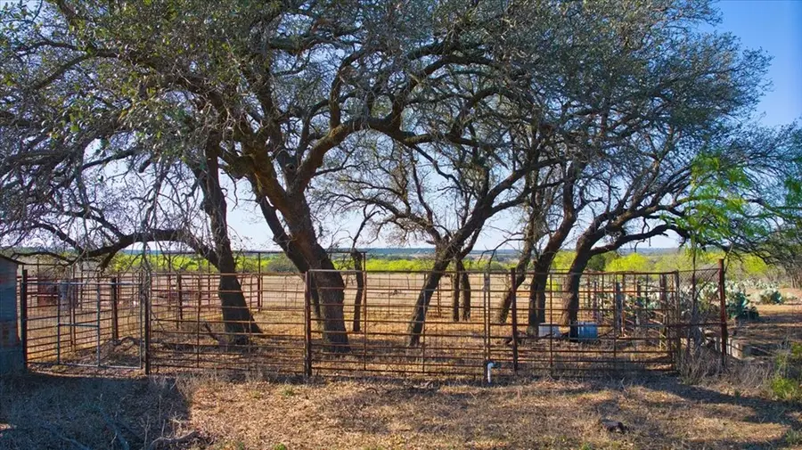 362 Jacoby Lane, Hext, TX 76848 - Image #2