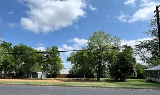 808 W Travis St, Fredericksburg, TX 78624 - Image #1