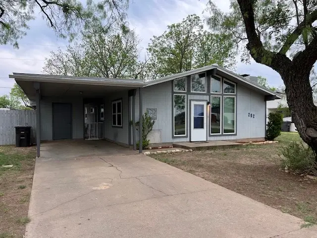 202 N Loop Dr, Brady, TX 76825 - Image #2