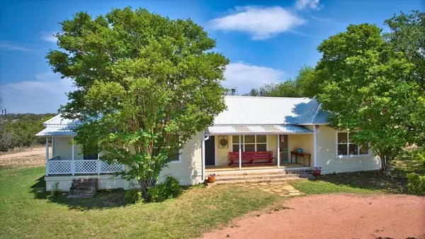 1398 Blau Lane, Hext, TX 76848