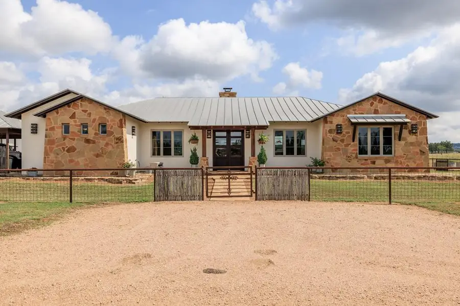5686 Ranch Rd 1631, Fredericksburg, TX 78624 - Image #2