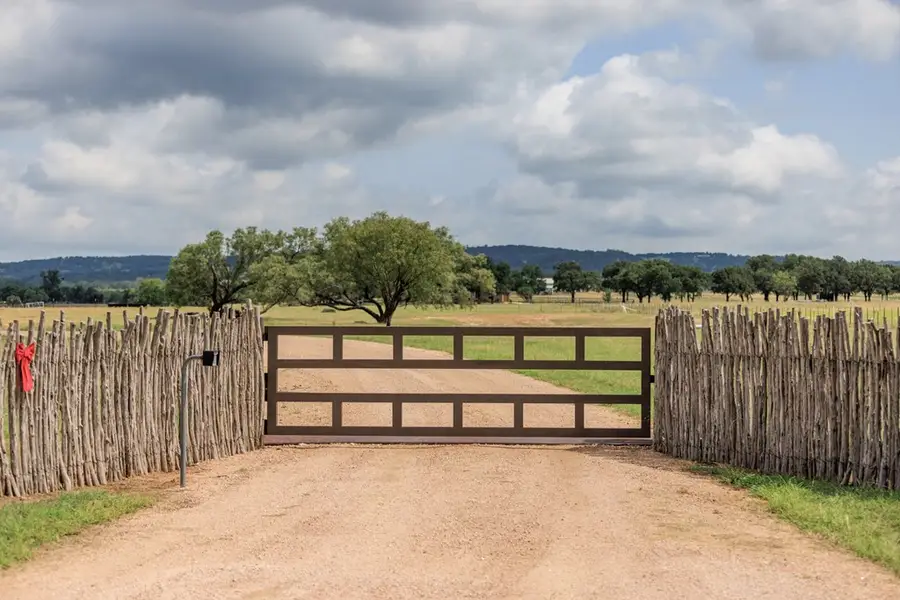 5686 Ranch Rd 1631, Fredericksburg, TX 78624 - Image #3