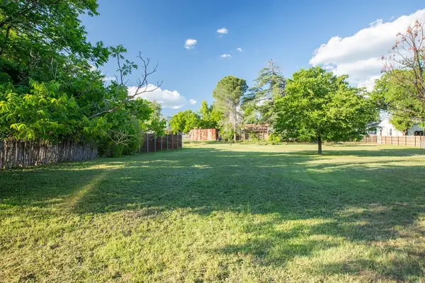 502 E Creek St, Fredericksburg, TX 78624