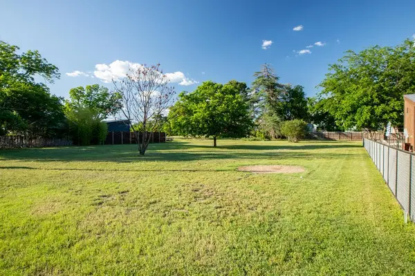 504 E Creek St, Fredericksburg, TX 78624