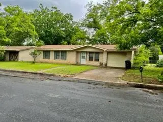 806 N Edison St, Fredericksburg, TX 78624 - Image #1