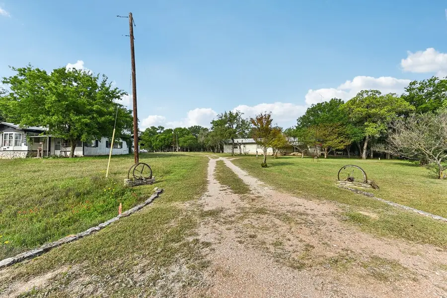 466 Chaparral Dr, Fredericksburg, TX 78624 - Image #2