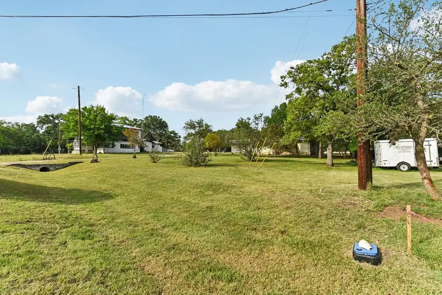 466 Chaparral Dr, Fredericksburg, TX 78624 - Image #3