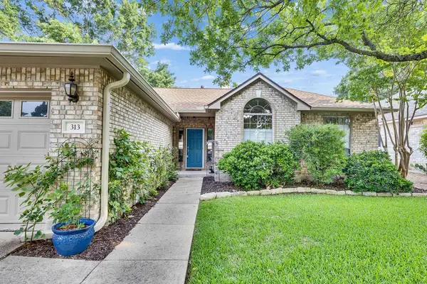 313 Heritage Hills Dr, Fredericksburg, TX 78624