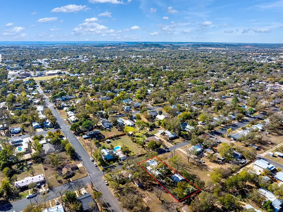 206 W Burbank St, Fredericksburg, TX 78624 - #3