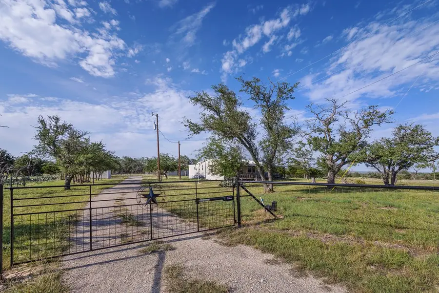 68 Rolling Oaks Dr, Harper, TX 78631 - Image #3