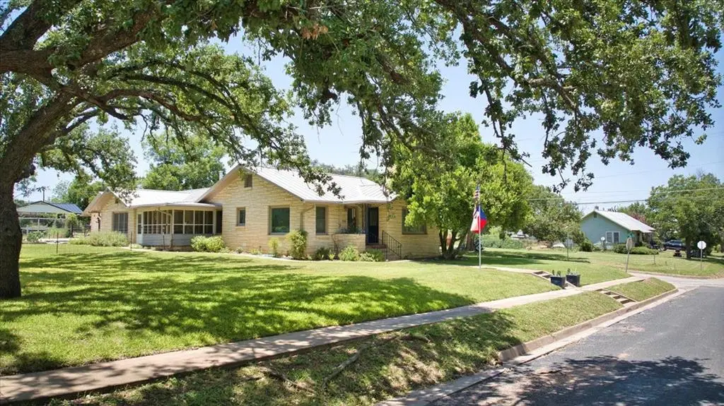 704 S Live Oak St, Mason, TX 76856 - Image #1