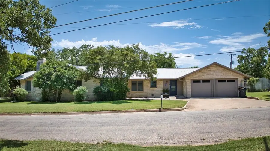 704 S Live Oak St, Mason, TX 76856 - Image #2