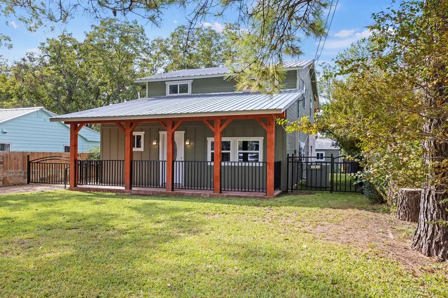 313 W Hackberry St, Fredericksburg, TX 78624 - Image #3