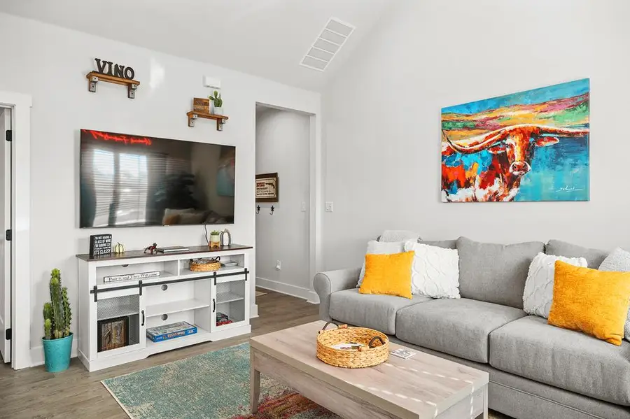 930 S Eagle St #203, Fredericksburg, TX 78624 - Image #3