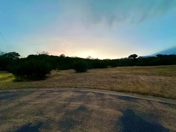 128 Cranbrook Court, Ingram, TX 78025