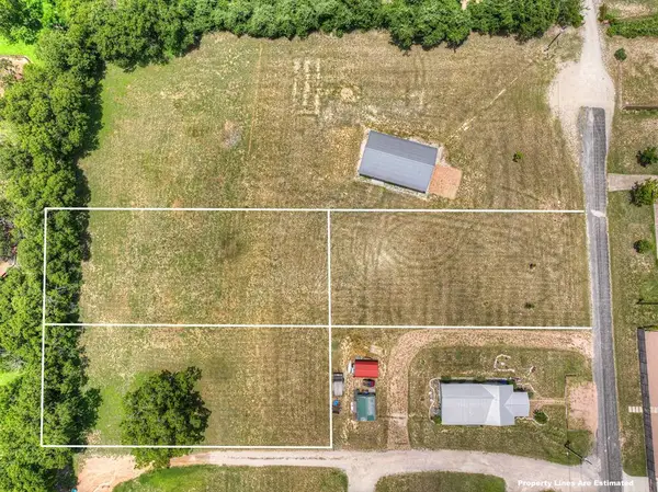 1296 Democrat St, Blanco, TX 78606