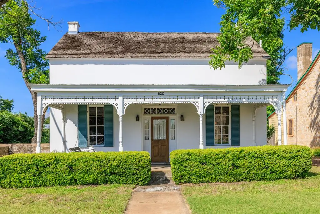 209 W San Antonio St, Fredericksburg, TX 78624 - #1