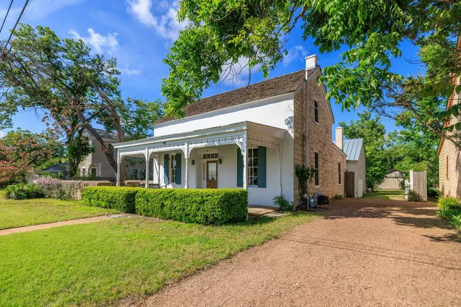 209 W San Antonio St, Fredericksburg, TX 78624 - #3
