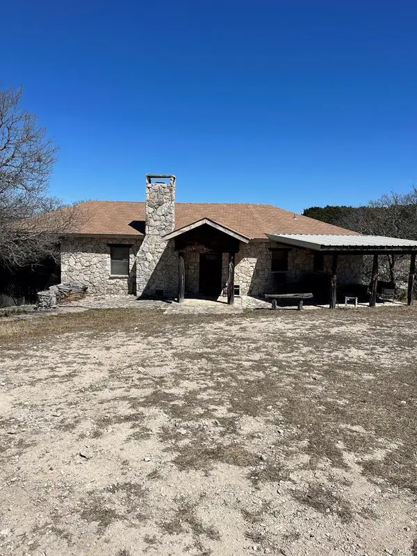 145 W Crosspatch Dr, Mountain Home, TX 78058