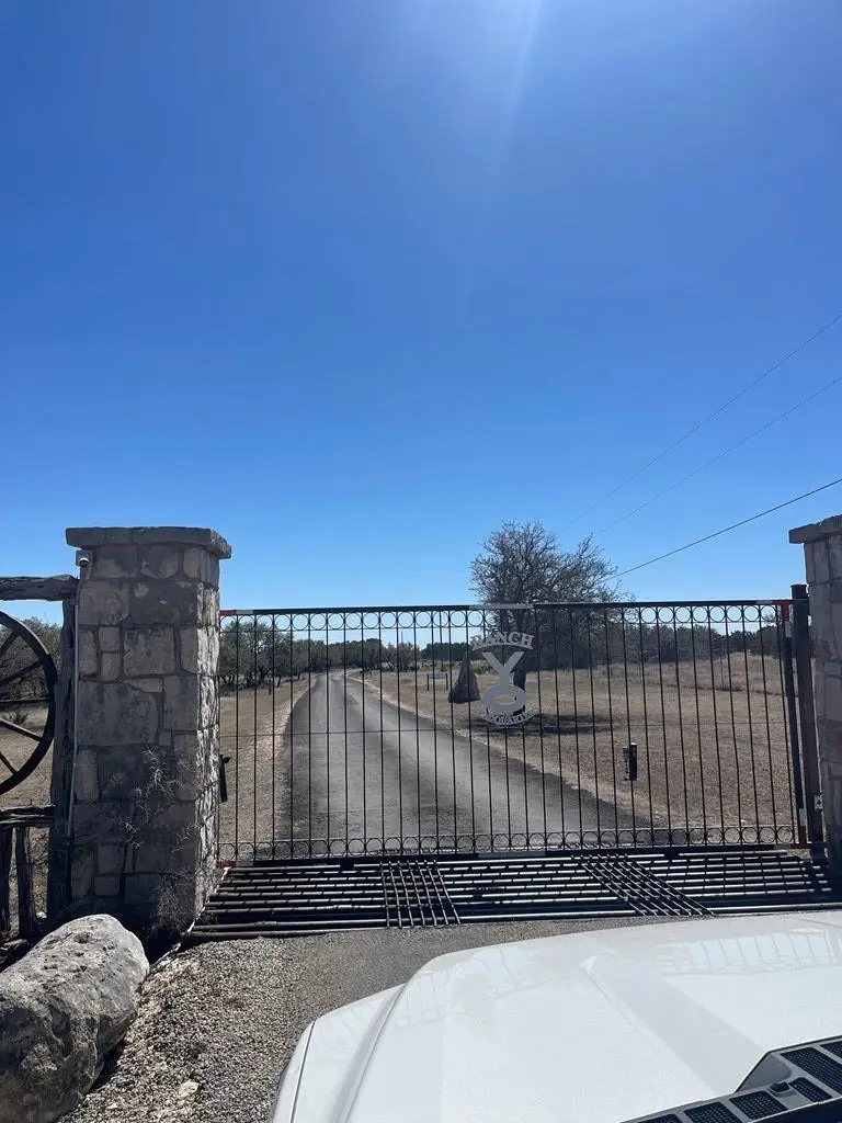 145 W Crosspatch Dr, Mountain Home, TX 78058 - Image #3