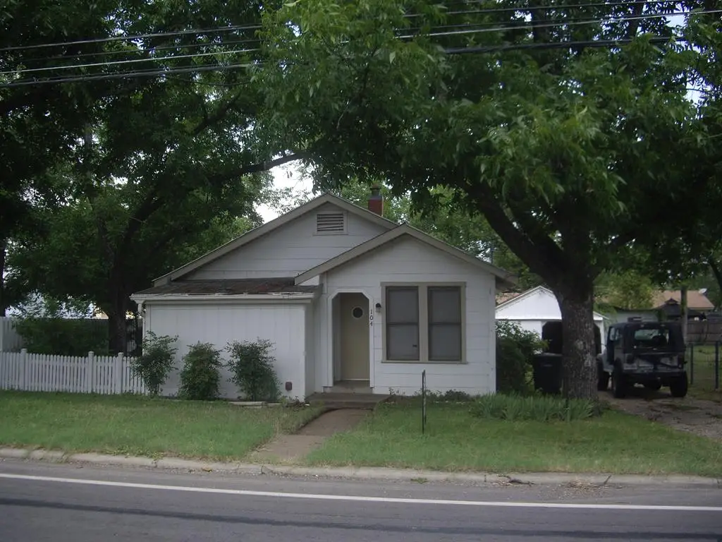 104 N Olive St, Fredericksburg, TX 78624 - Image #1