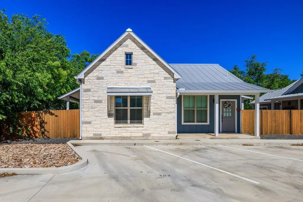 502 S Eagle St #302, Fredericksburg, TX 78624 - Image #1