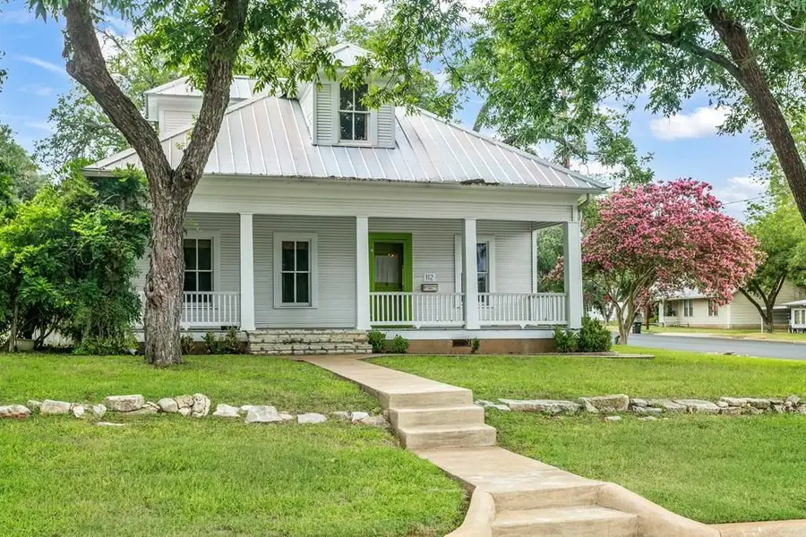 112 N Acorn St, Fredericksburg, TX 78624 - Image #2