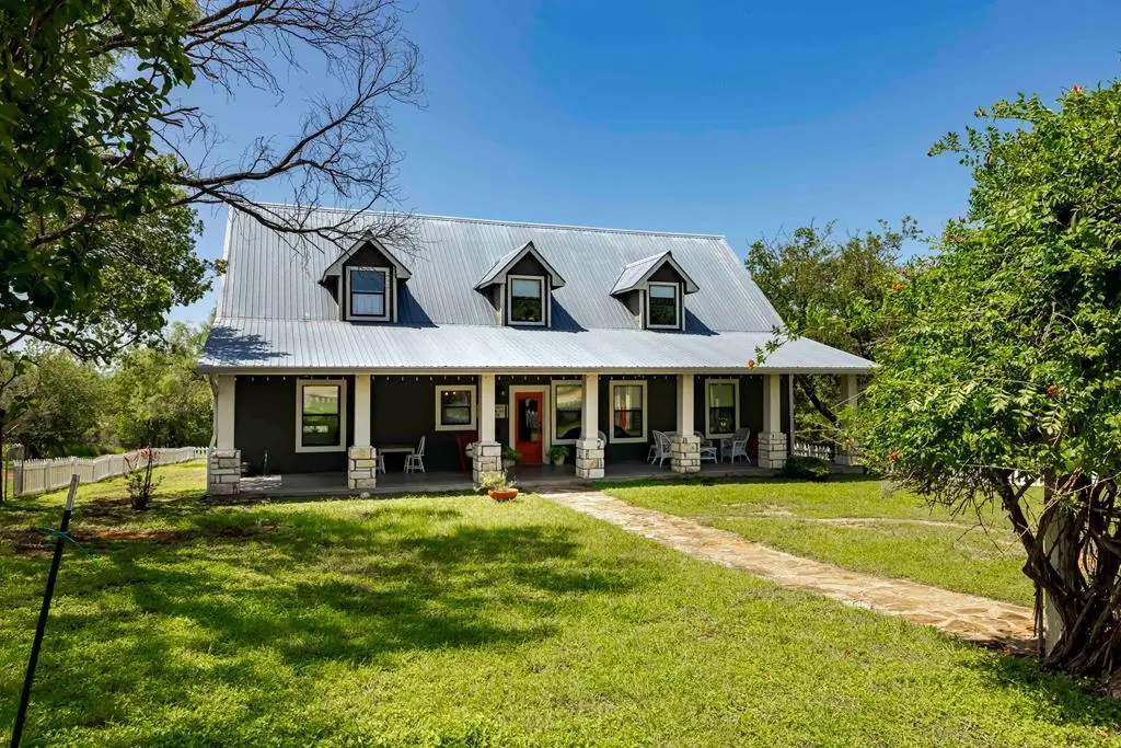 211 W Riverside Dr, Llano, TX 78643 - Image #1