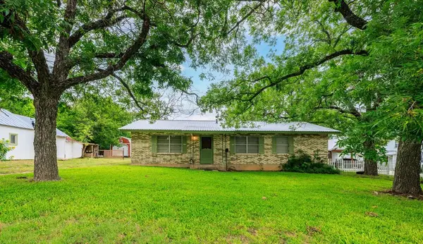 704 W San Antonio St, Fredericksburg, TX 78624