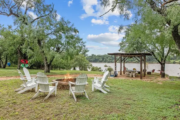 211 W Riverside Dr, Llano, TX 78643