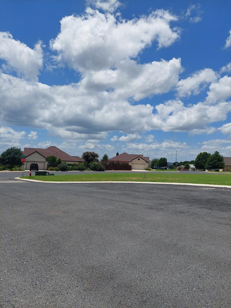 602 Atkins Ct, Fredericksburg, TX 78624 - #1