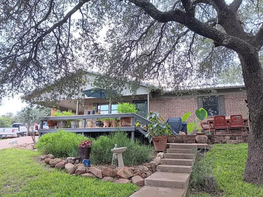 1404 Stengel St, Mason, TX 76856 - Image #2